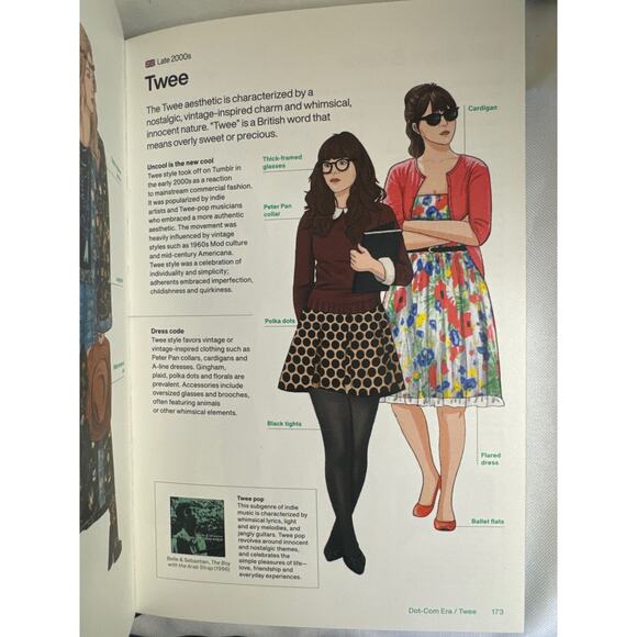 Swarovski Signed Pave Austrian Crystal Cat Brooch with Emerald Green Eye - Picture 6 of 7